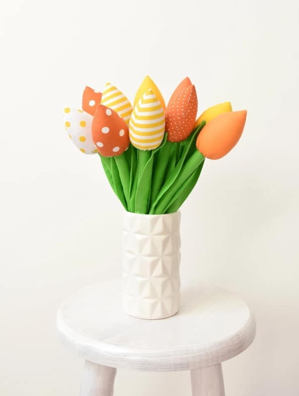 11 vaso com tulipas em tecido Pinterest