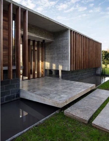 13 fachada casa com brises verticais em madeira @wooddesignbrasilia