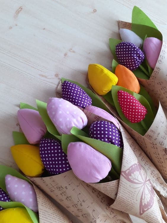25 buque com tulipas de tecido coloridas Pinterest