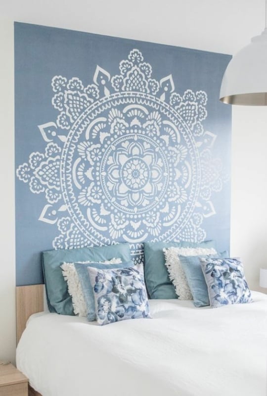 25 quarto com pintura de mandala na parede Pinterest