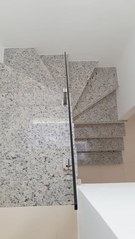 27 escada clean com granito branco Dallas WA Marmoraria