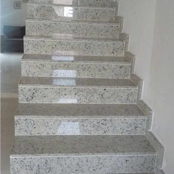 30 escada de granito branco @ardosiaegranitoscurvelo