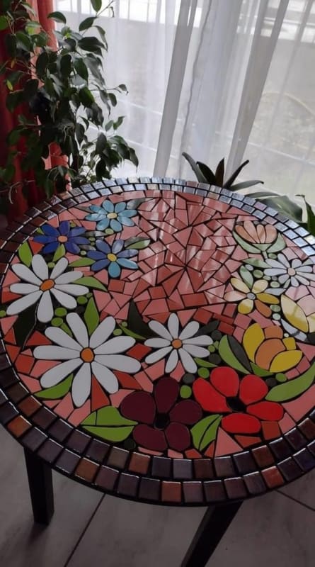 32 mesa decorada com mosaico Pinterest