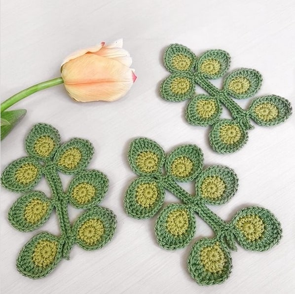 14 modelo de ramo de folhas de croche @crochet love happy