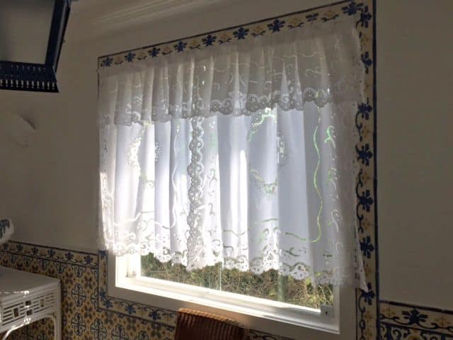 21 janela com cortina de richelieu Pinterest