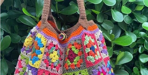 32 bolsa colorida croche square @crochednacampinas