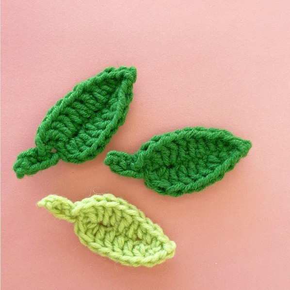 41 folhas pequenas e verdes de croche @momsandcrafters