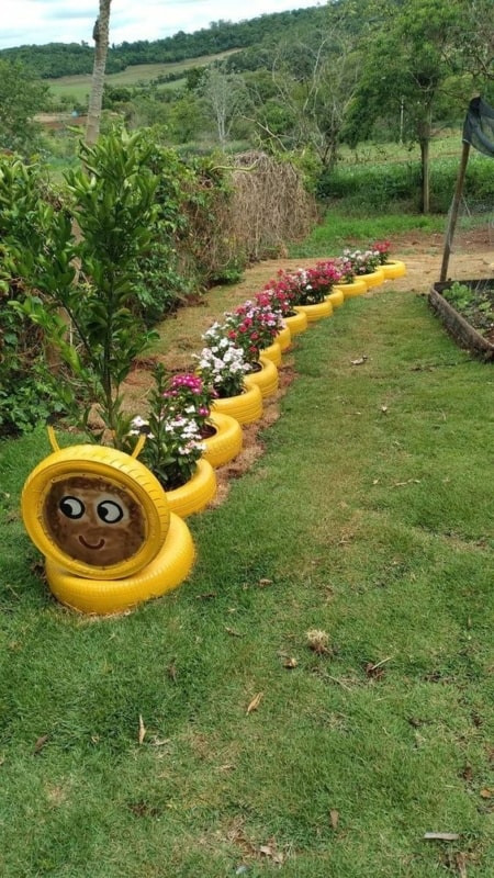 canteiro de jardim com pneus