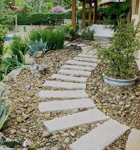 linda ideia de canteiro para jardim com pedras