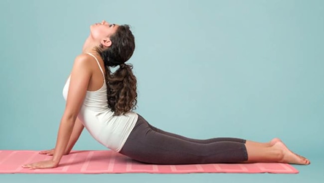 11 posicao facil de yoga HealthShots