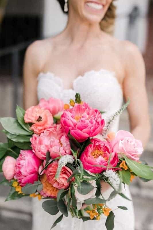 36 buque de noiva com flores coloridas Kiss The Bride