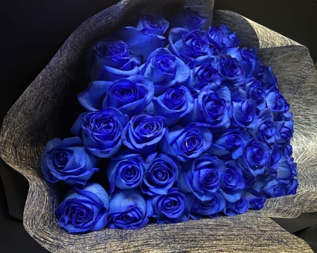 54 buque de rosas azuis BloomNation