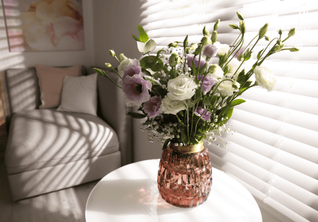 17 arranjo com flores de lisianto FloraLife