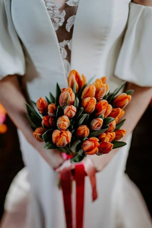 23 buque de noiva de tulipa laranja Rock My Wedding