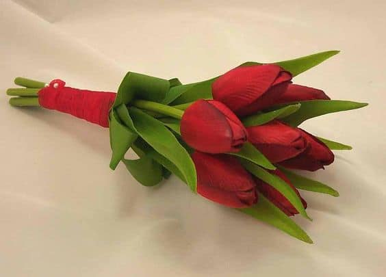5 buque pequeno de tulipa vermelha Pinterest