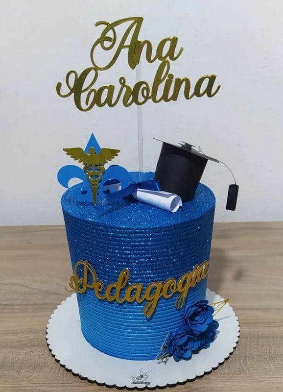 11 bolo azul formatura pedagogia @flaviaraianycakes