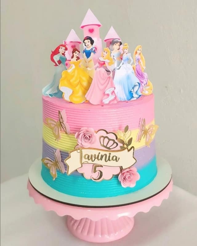 2 bolo de aniversario infantil Princesas @iolandameloconfeitaria