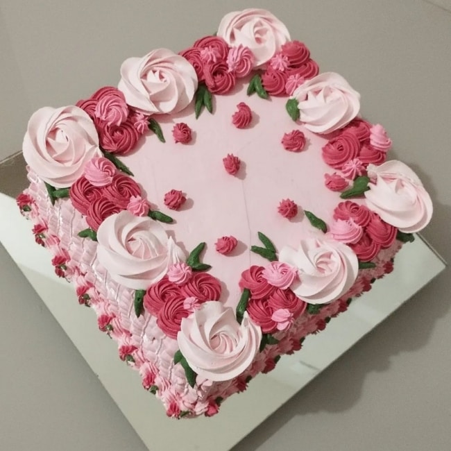 3 bolo rosa quadrado para aniversario @docurasdapaty bolosedoces