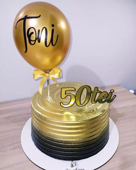 bolo masculino 50 anos dourado