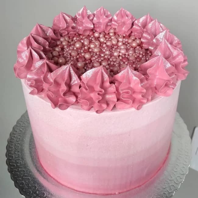 46 bolo de aniversario redondo e rosa @artedeacucarthais