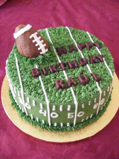 bolo de futebol americano chantilly
