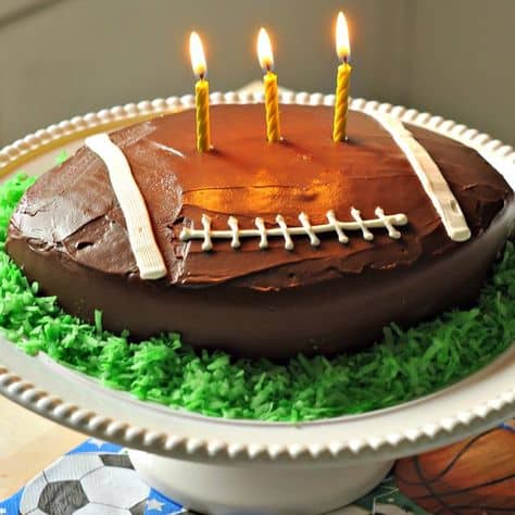 bolo de futebol americano chocolate