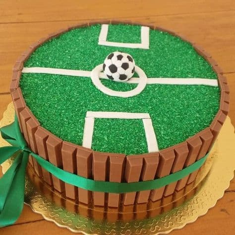 bolo de futebol infantil kit kat