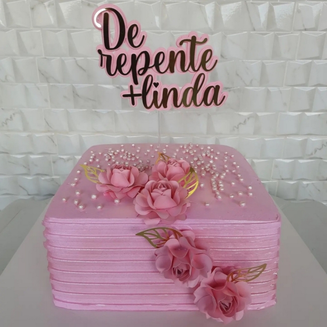 Bolo quadrado com rosetas !!! Cor: - atelie_favodemel