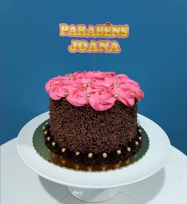 12 decoracao de bolo de chocolate e chantilly @danibragaconfeitaria