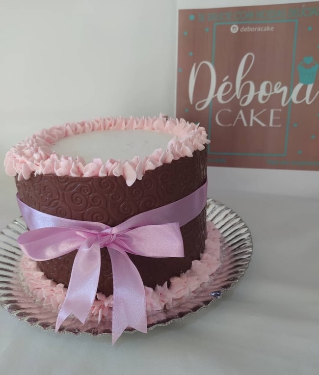 16 bolo de chocolate e chantilly rosa @deboracake
