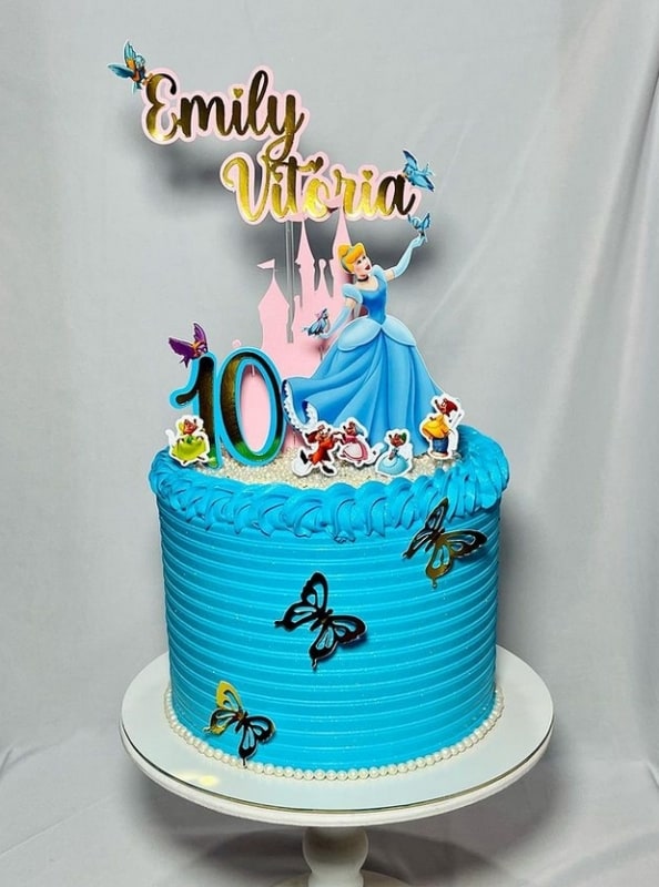 26 bolo simples e azul Cinderela @maravilhasdalarii