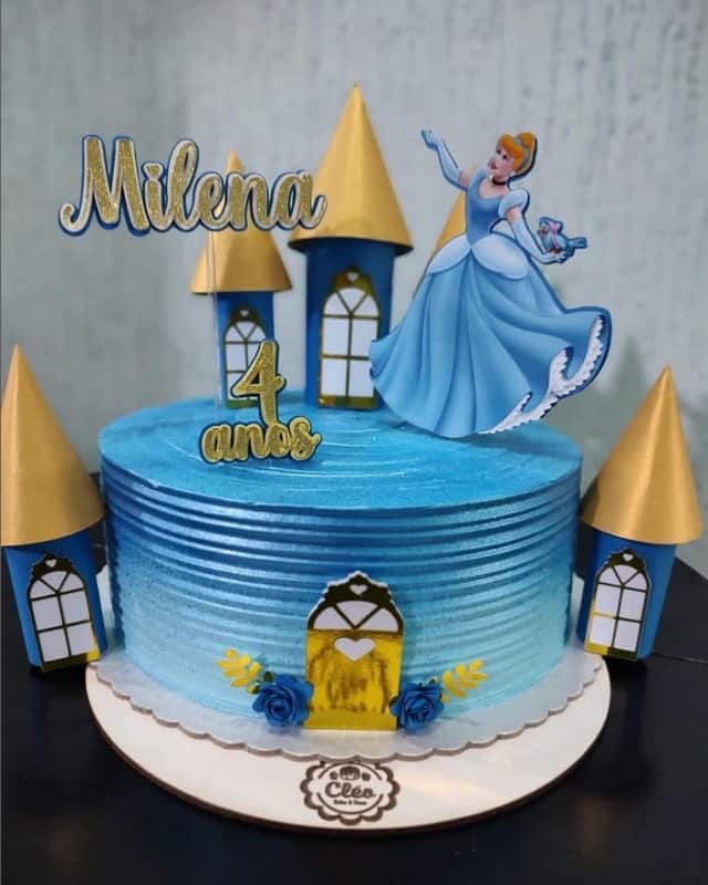 27 bolo Cinderela decorado em azul @cleo bolosedoces