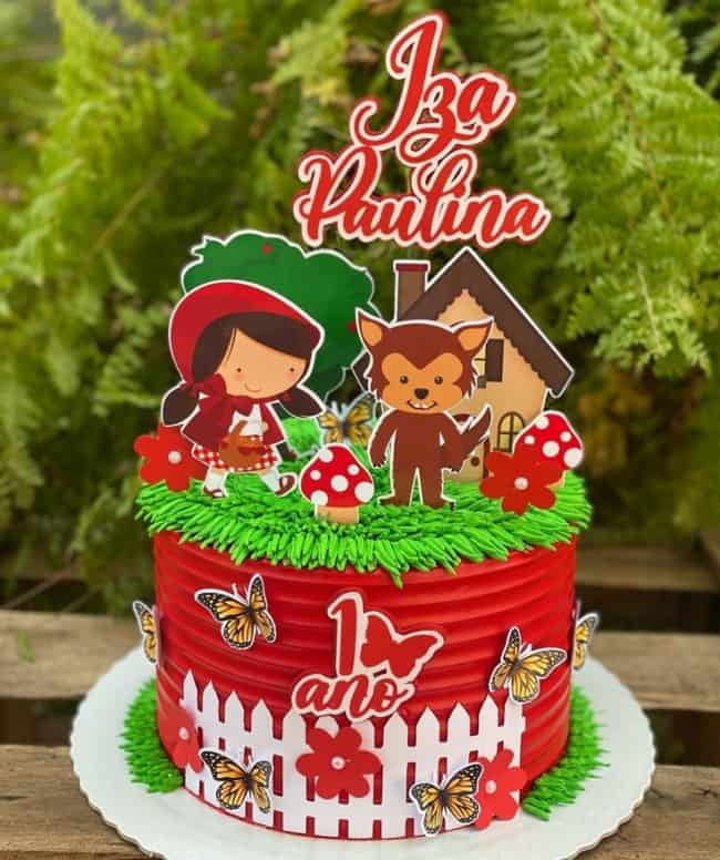 30 bolo chantininho vermelho Chapeuzinho Vermelho @larissagomidesconfeitaria