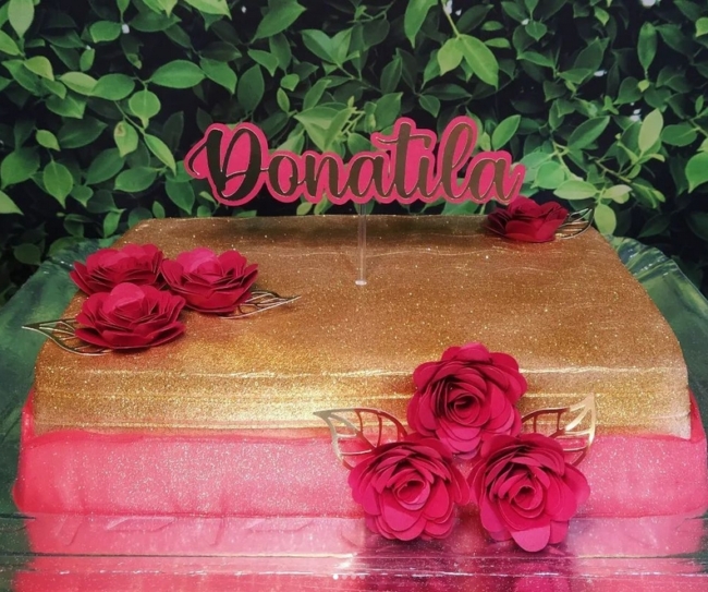 4 bolo quadrado feminino com topo personalizado @deliciasdatay bolosrequintados