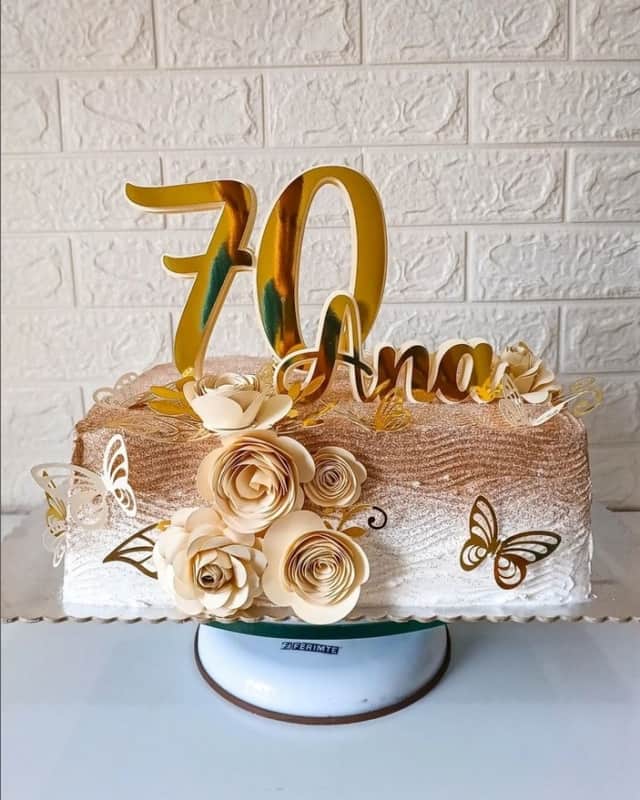 44 bolo de aniversario dourado @doceria da saa