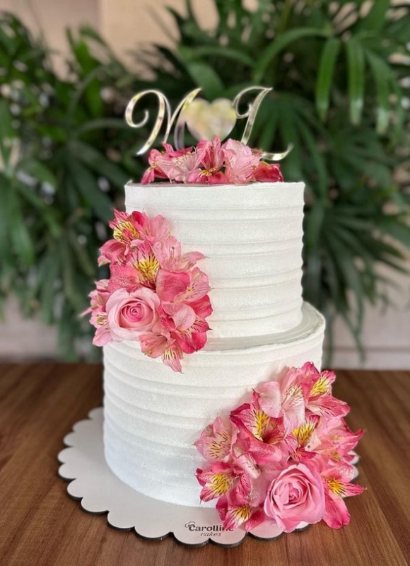 46 bolo casamento com flores @carollinecakes