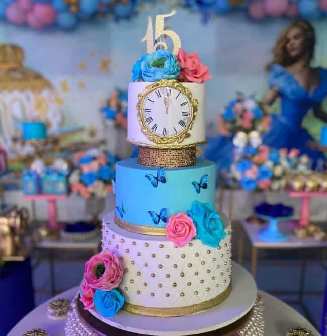 50 bolo de 15 anos da Cinderela @criscakedesigner2020