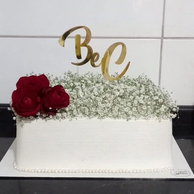 56 bolo de casamento quadrado e com flores @raisabolosedoces