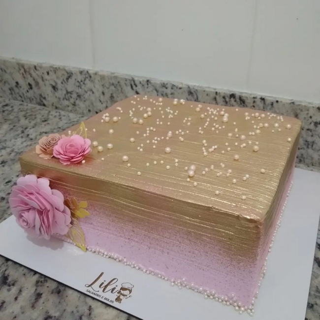 61 bolo quadrado rosa e dourado @lilisalgadosebolosmg