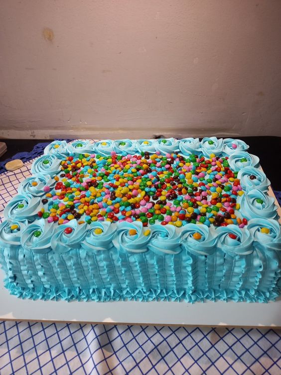 bolo azul masculino colorido