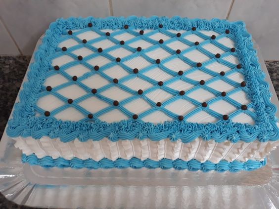 bolo azul masculino quadrado