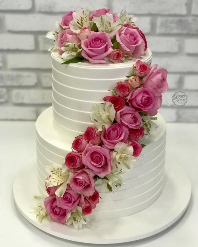 1 bolo de casamento decorado com flores naturais @gran doces