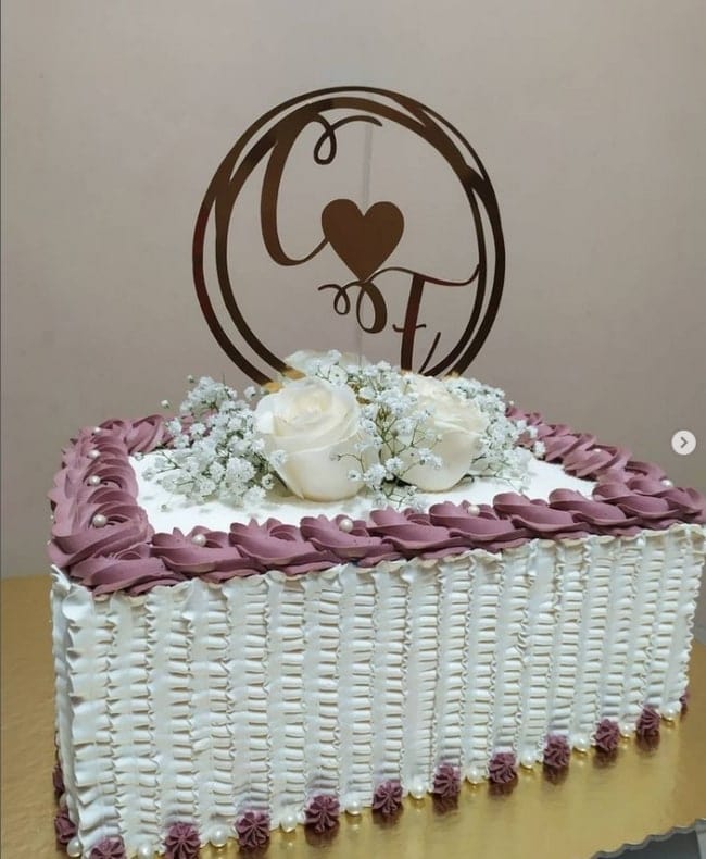 1 bolo quadrado e decorado para casamento @chocolatecomavela