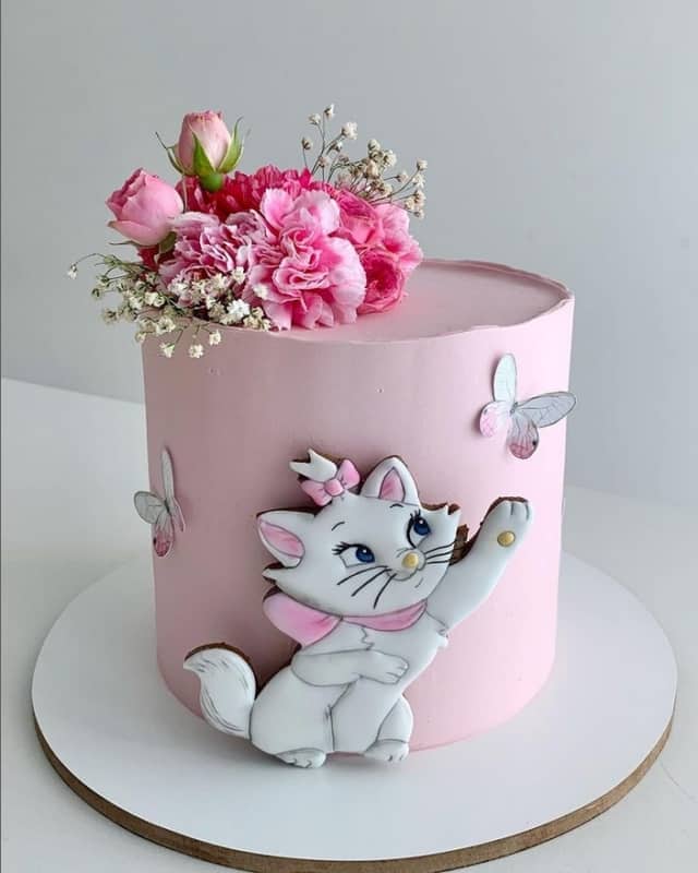 12 bolo gatinha Marie rosa com flores @artedeacucarthais