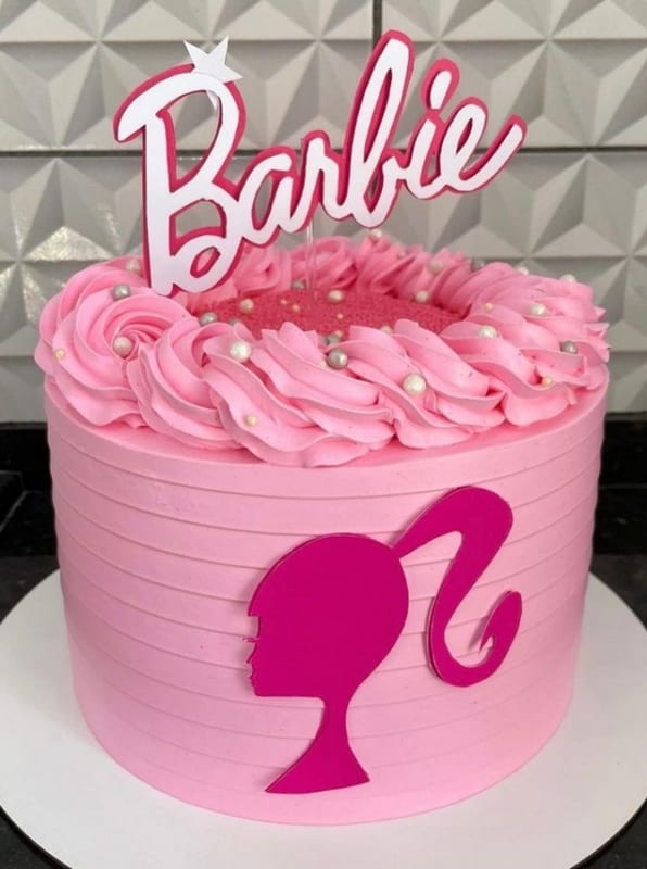 13 bolo simples Barbie chantilly @criandosabores