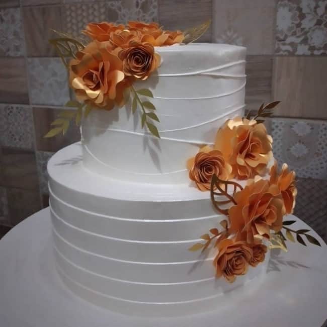 15 bolo branco casamento com flores papel @mirnacostabolos