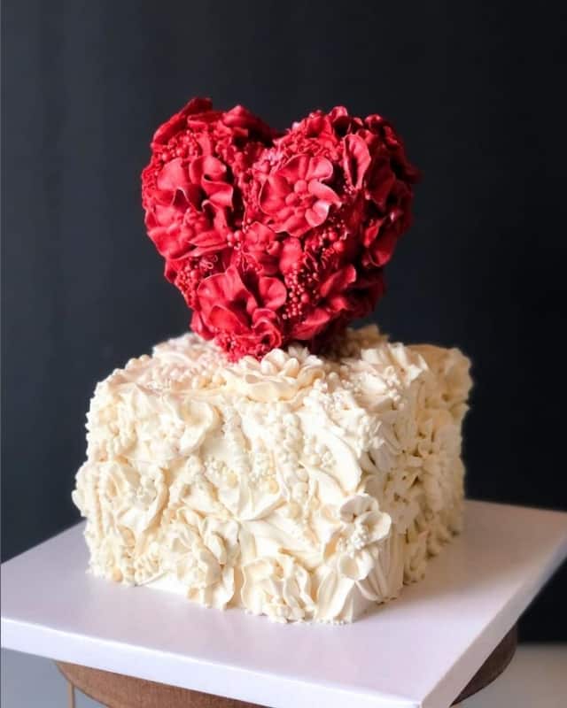16 bolo quadrado branco e vermelho casamanto @anjuliscakereflections