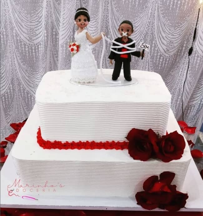 17 bolo 2 andares casamento branco e vermelho @marinhos doceria
