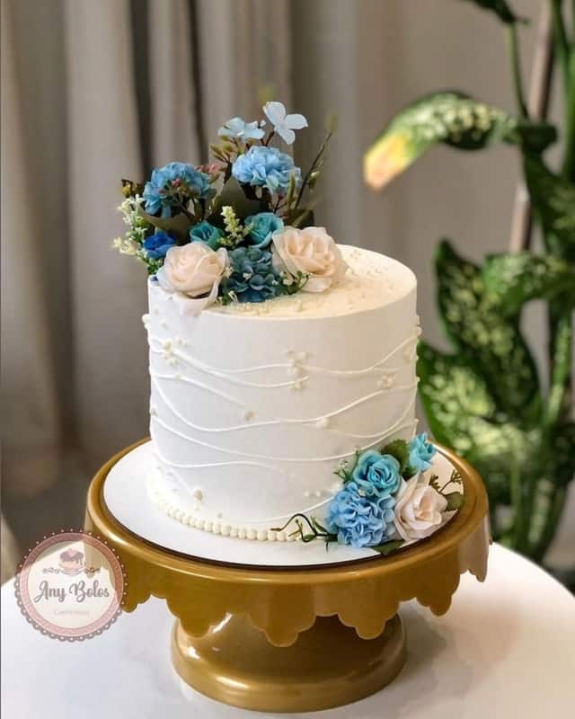 17 bolo simples chantininho de casamento com flores artificiais @simples
