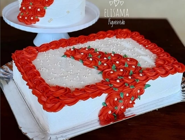 18 bolo casamento quadrado com vermelho @elisamafigueiredocakes